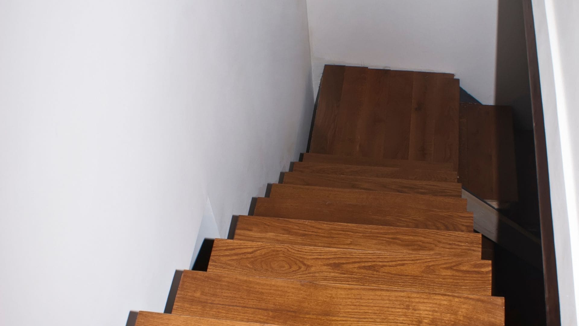 escalera con parquet clasico